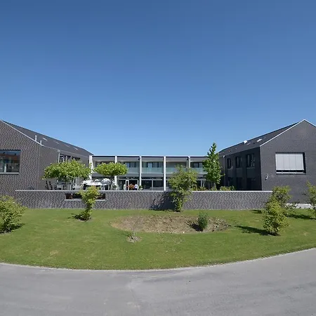 Q.c.m. Campus מלון
