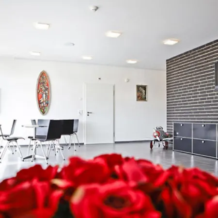 فندق Q.c.m. Campus 3*